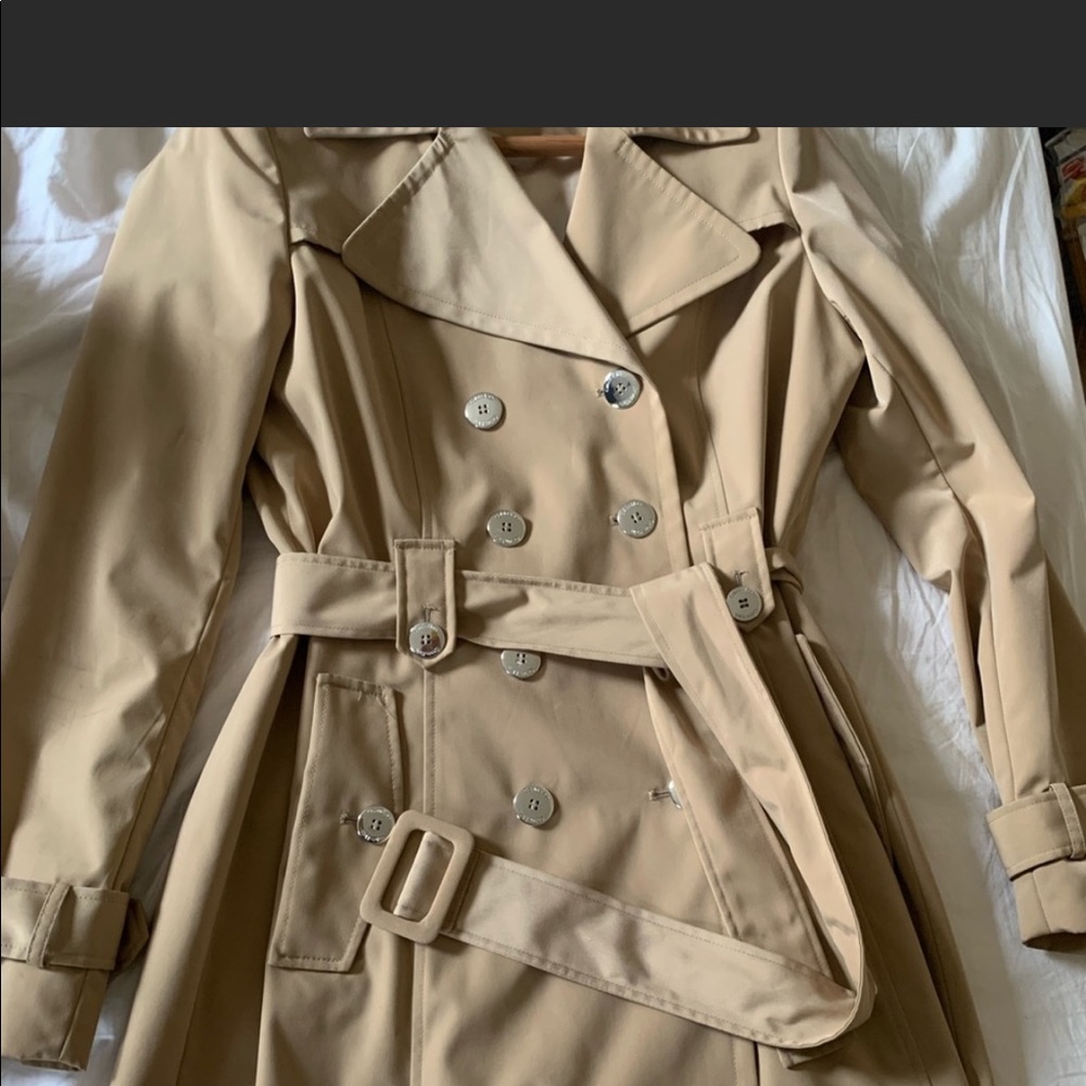 Calvin Klein trench coat. Size: M/L. Excellent condition. Color: beige